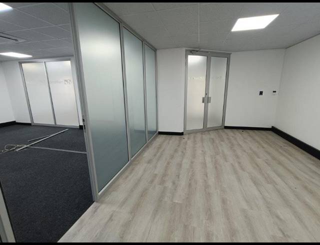 BUSINESS PROPERTY TO RENT IN SUNNINGHILL